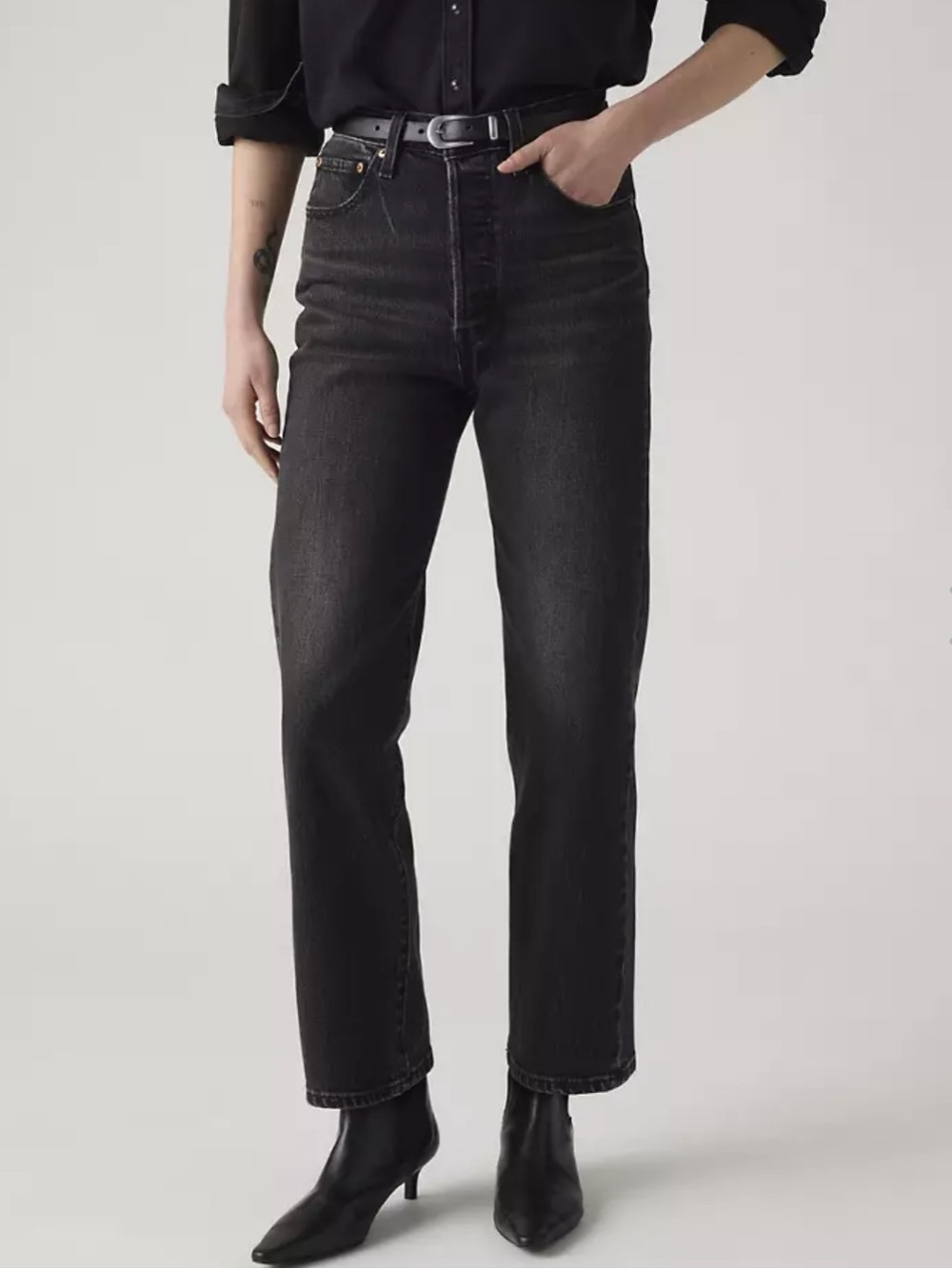 NWT Levi’s High-Rise Straight Leg Jeans in Black - Picture 2 of 8